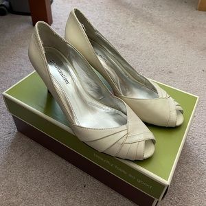 Naturalizer White Heels | Size 7M